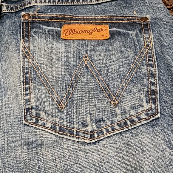 WRANGLER RETRO Darkwash Distressed Slim Boot Men's Denim Jean Sz. 33x30 - Picture 2 of 6